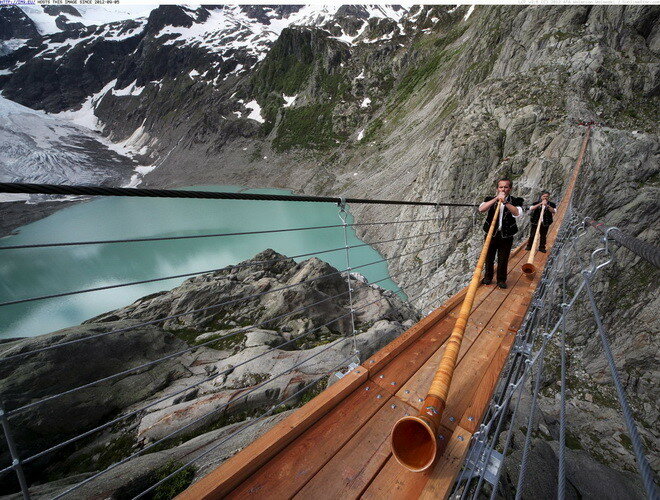 Подвесной мост Трифт. Швейцария