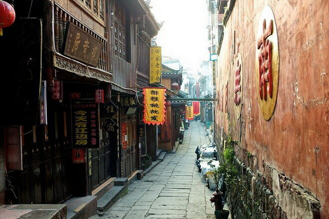 Фэнхуан, Китай