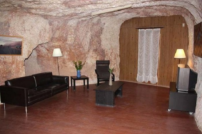 Приглашаем вас заглянуть под землю и побывать в необыкновенном подземном городе Кубер Педи, где в настоящее время проживают около 2 тысяч человек